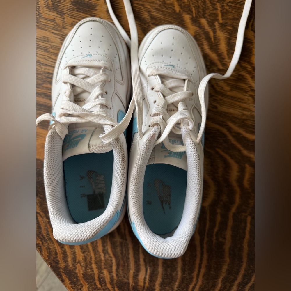 Boys Nike White Sneakers with Teal Inner Lining